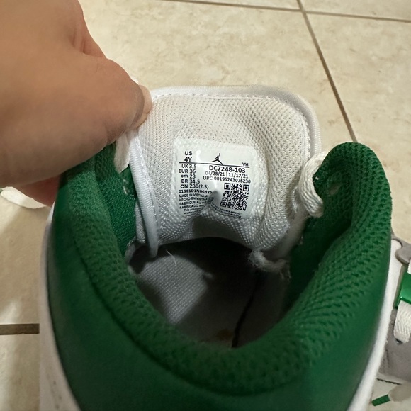 Nike Air Jordan 1 Mid Se (GS) 4Y/5W - Picture 5 of 8